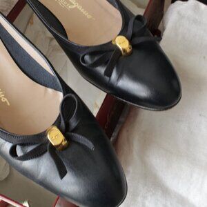 Salvatore Ferragamo Vintage Women's Narrow  3cm 9 AA Navy Leather REGIME